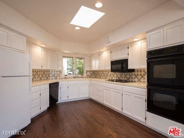 Building Photo - 515 Alma Real Dr