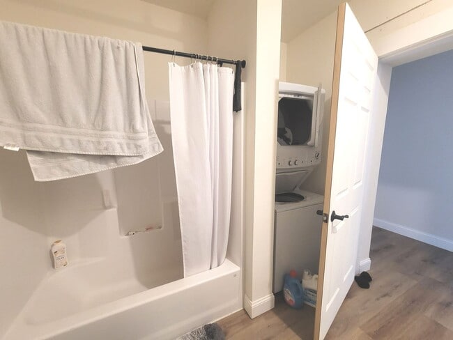 Interior Photo - 2577 Downer