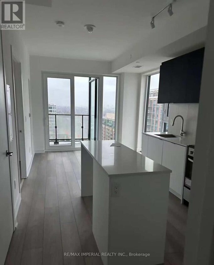 Building Photo - 8 Tippett Rd