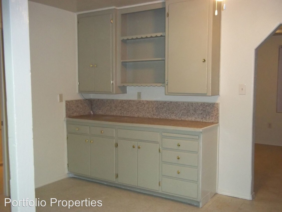 Building Photo - 3 br, 1 bath House - 1210 AIRPORT DR