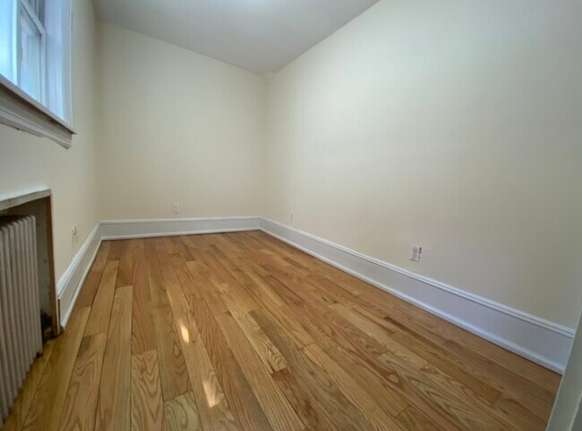 Building Photo - 266 W 73rd St