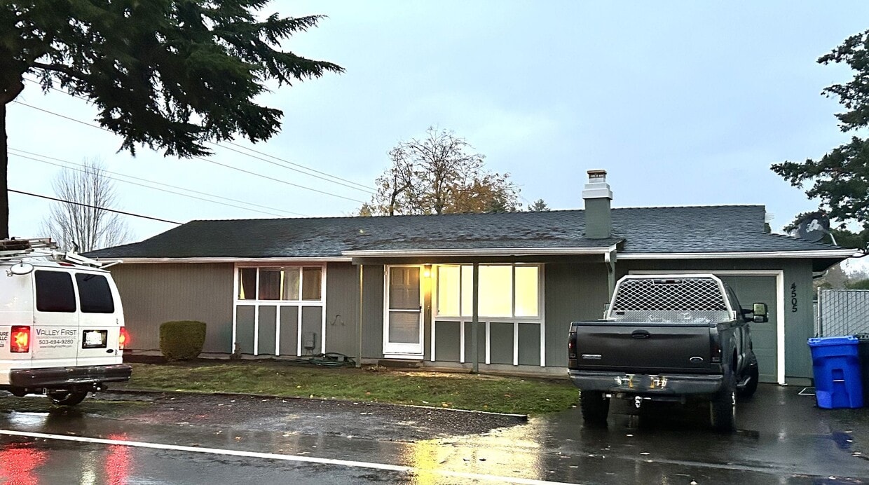 Building Photo - 4016 45th Ave NE