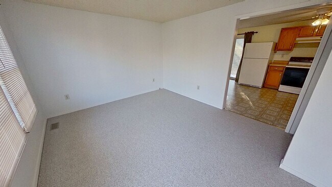 Building Photo - Single Family