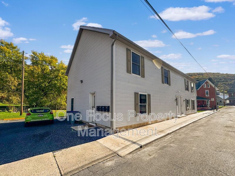Primary Photo - 16 E Arch St