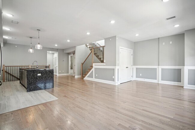 Building Photo - 299 New York Ave