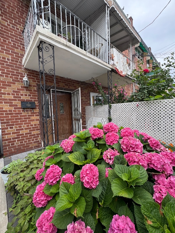 Building Photo - 726 Soundview Ave