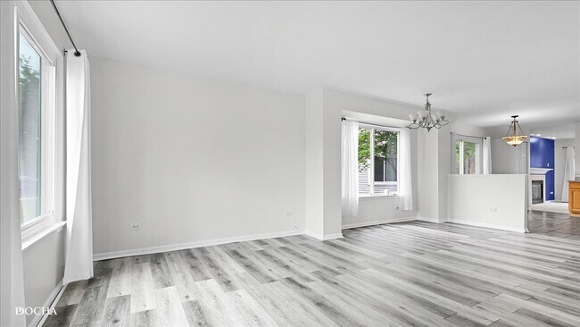 Foto del edificio - 2449 Mayfield Dr
