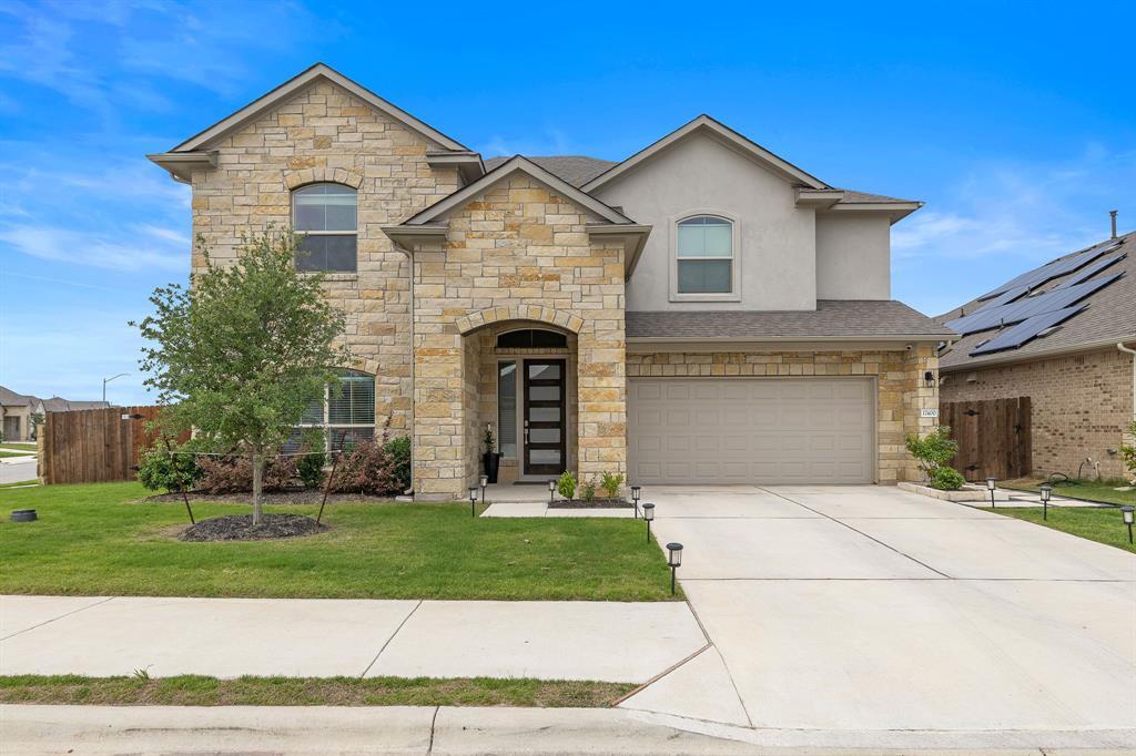 Foto principal - 17400 Bassano Ave