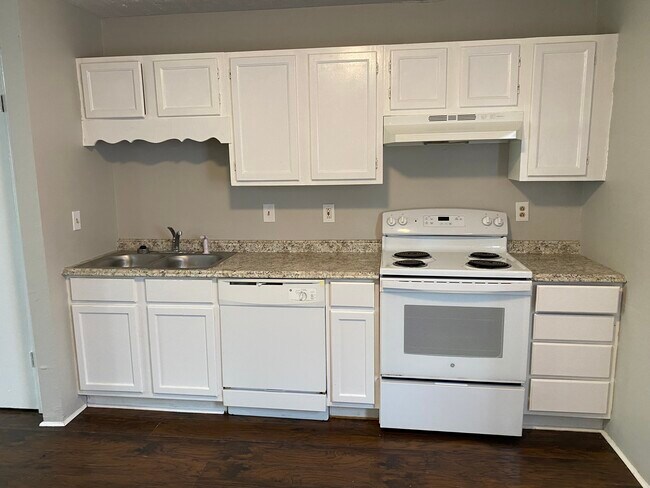 Building Photo - 25 Brianfield Dr
