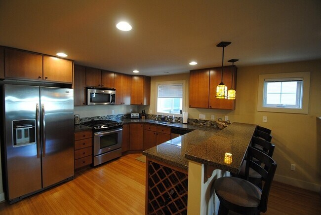 Building Photo - 723 N 95th St