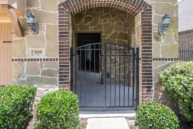 Foto del edificio - 1705 Pine Plains Dr