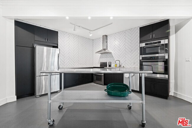 Foto del edificio - 950 N Kings Rd