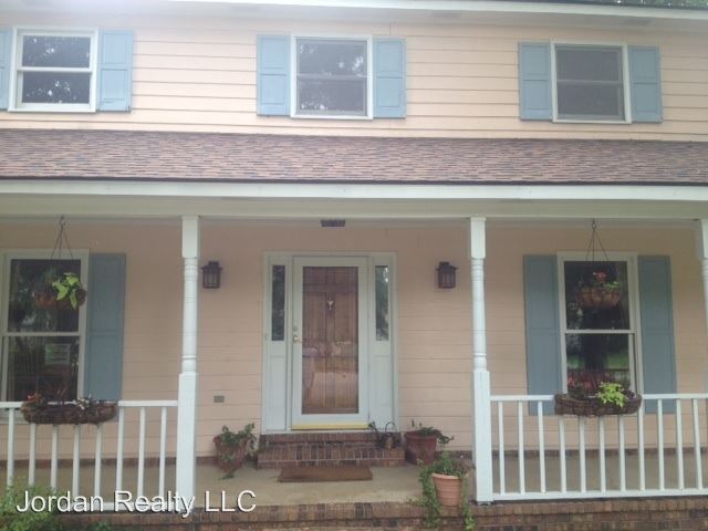 Primary Photo - 7 N Hampton Dr