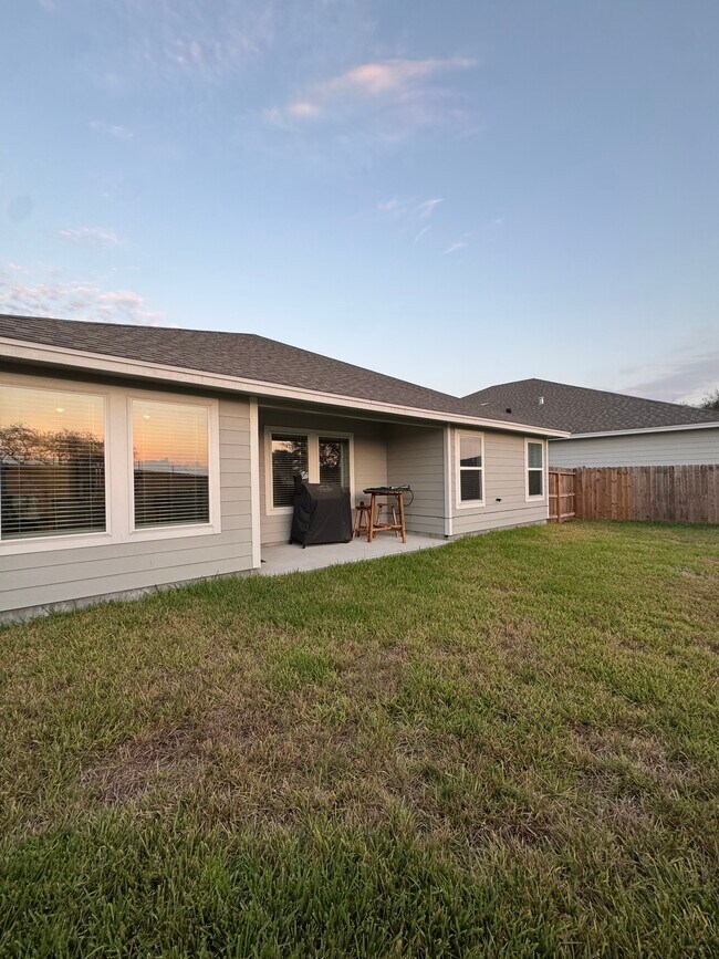 Building Photo - 133 Antigua Dr