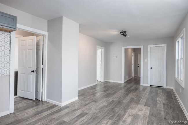 Building Photo - 11171 Charlemagne Ave