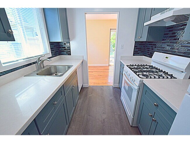Building Photo - 32 Matilda Ave