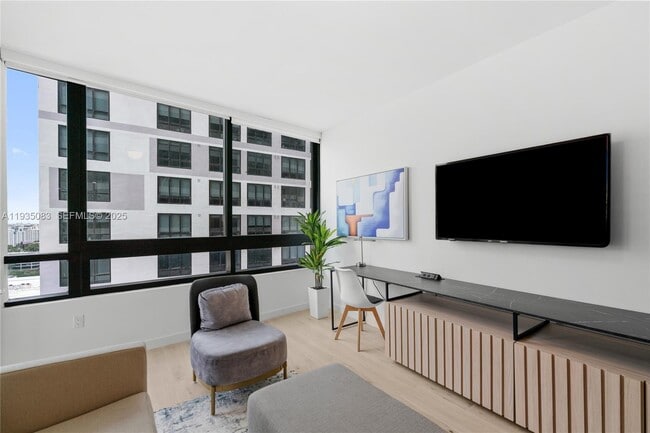 Foto del edificio - 225 N Miami Ave