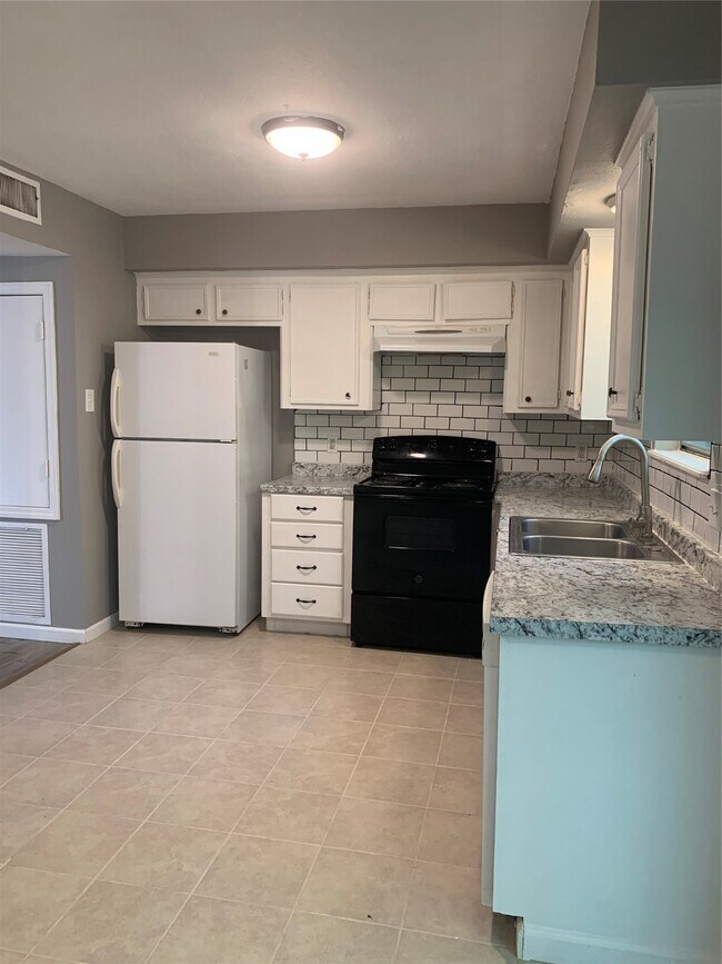 Foto del edificio - 3773 Montgomery Rd