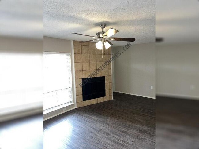 Building Photo - 2911 Lake Briar