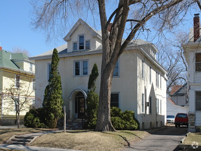 Building Photo - 2437 Dupont Ave S