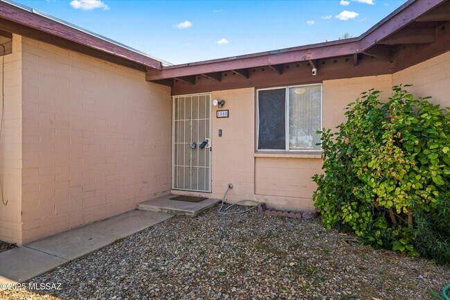 Foto del edificio - Move In Ready Unit! 1 Bed 1 Bath New Flooring!