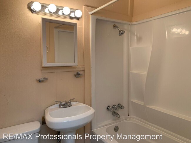 Foto del edificio - 3 br, 1 bath House - 716 SE St. Johns Street