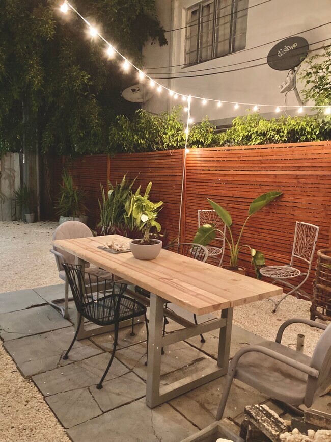 Foto del edificio - 8115 Hawthorne Ave