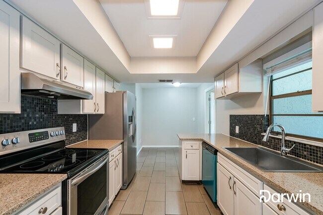 Building Photo - 35129 Perch Dr