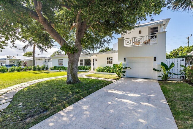 Building Photo - 240 Santa Lucia Dr