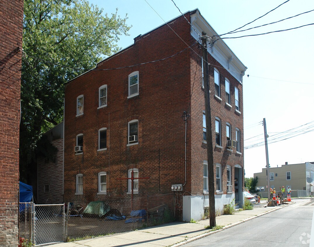 Building Photo - 62 Lancaster St