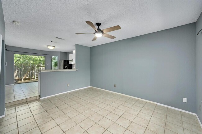 Foto del edificio - 1411 Gracy Farms Ln