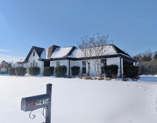 Foto del edificio - 9410 Garden Woods Dr