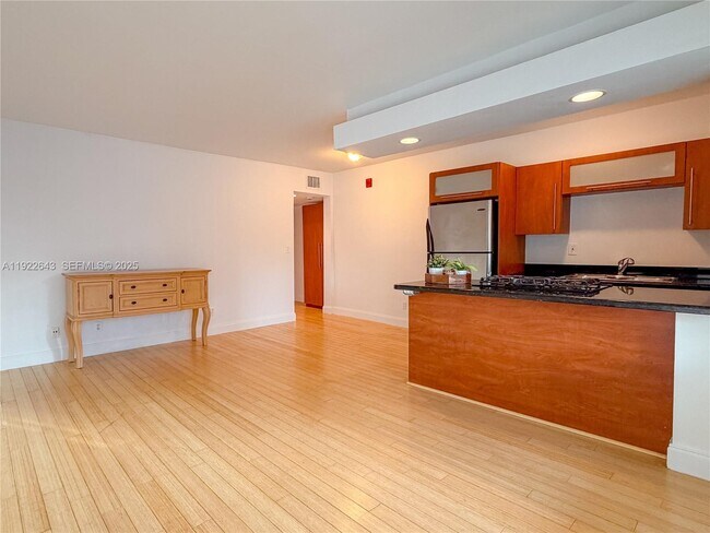 Foto del edificio - 10101 W Bay Harbor Dr