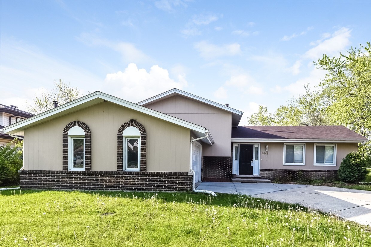 Foto principal - 4849 East Dr