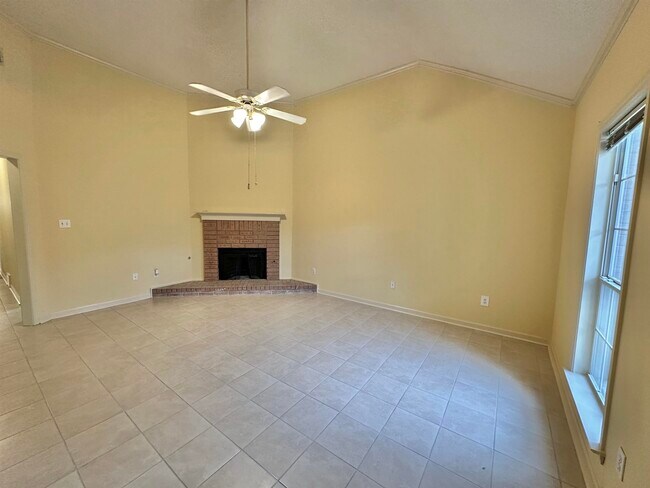 Building Photo - 596 W Ashley Glen Cir