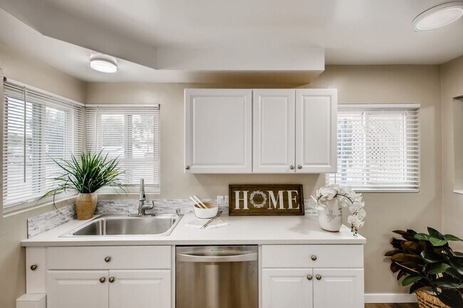Foto del edificio - Renovated La Mesa home for rent with a lar...