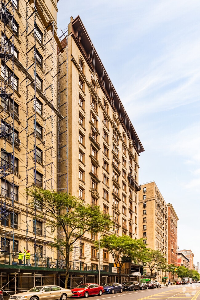 Building Photo - 895 W End Ave