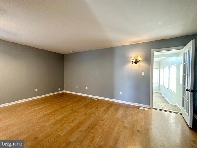 Foto del edificio - 8061 Mayer Ave