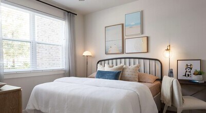 Building Photo - 19101 Town Ridge Ln