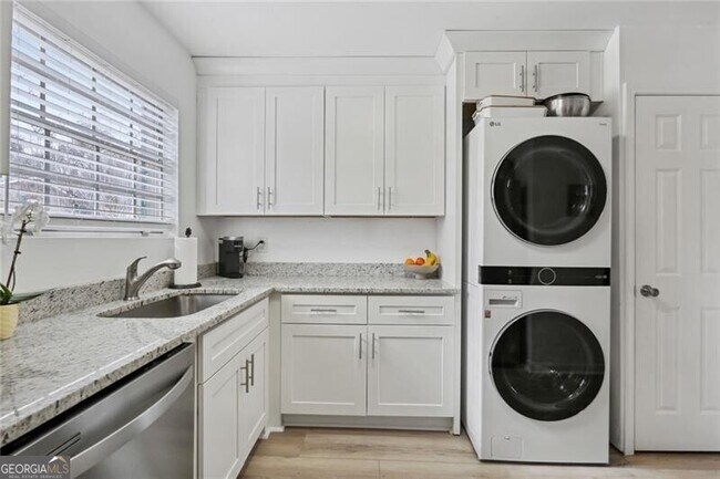 Foto del edificio - 5550 Kingsport Dr