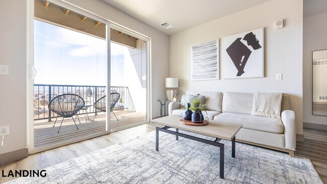 Foto del edificio - 300 E Fremont Pl