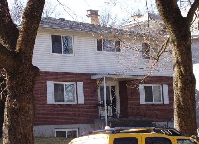 Building Photo - 1821 W 9th Ave