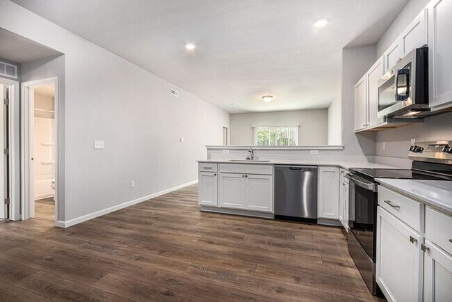 Building Photo - Apply by March 20th and take advantage of $500 off your move-in cost. Don’t miss this limited-tim...