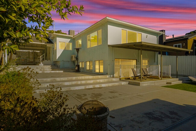 Foto del edificio - 1524 E Mariposa Ave