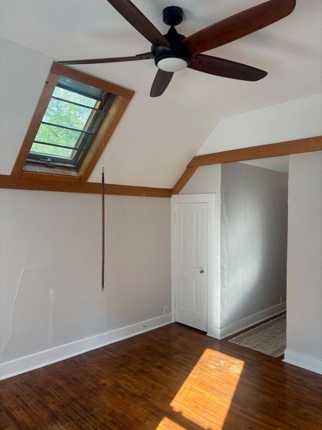 Building Photo - 3205 Parnell Ave