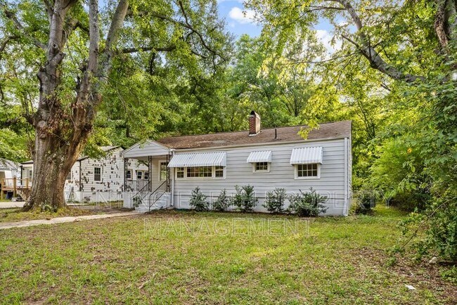Building Photo - 832 Meadowbrook Dr