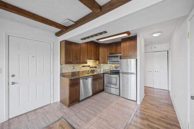 Foto del edificio - 5544 E Lake Dr