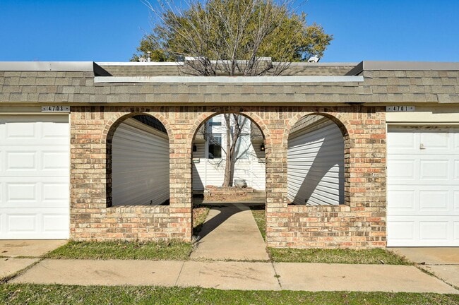 Building Photo - 4703 NW 63rd St