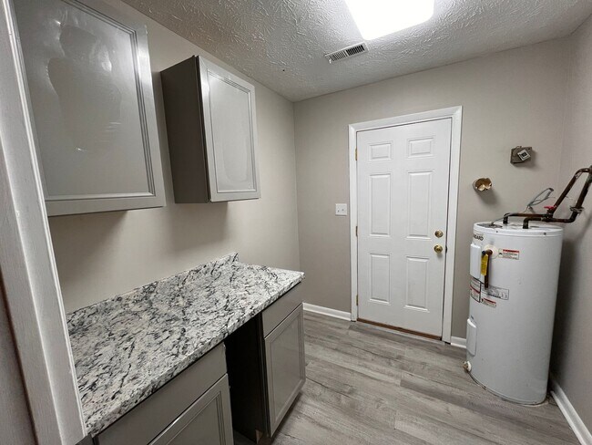 Foto del edificio - 2 bedroom duplex for rent - Available Now