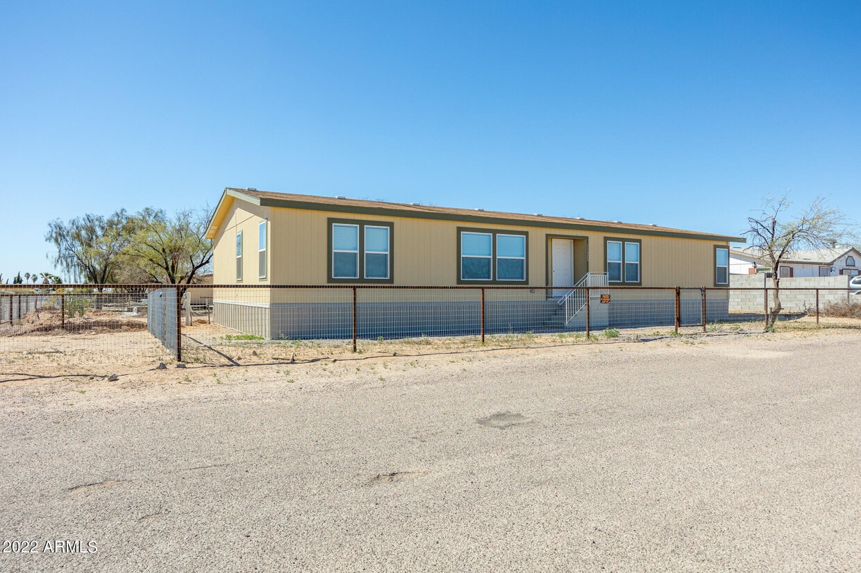 Primary Photo - 11020 N Kit Carson Dr